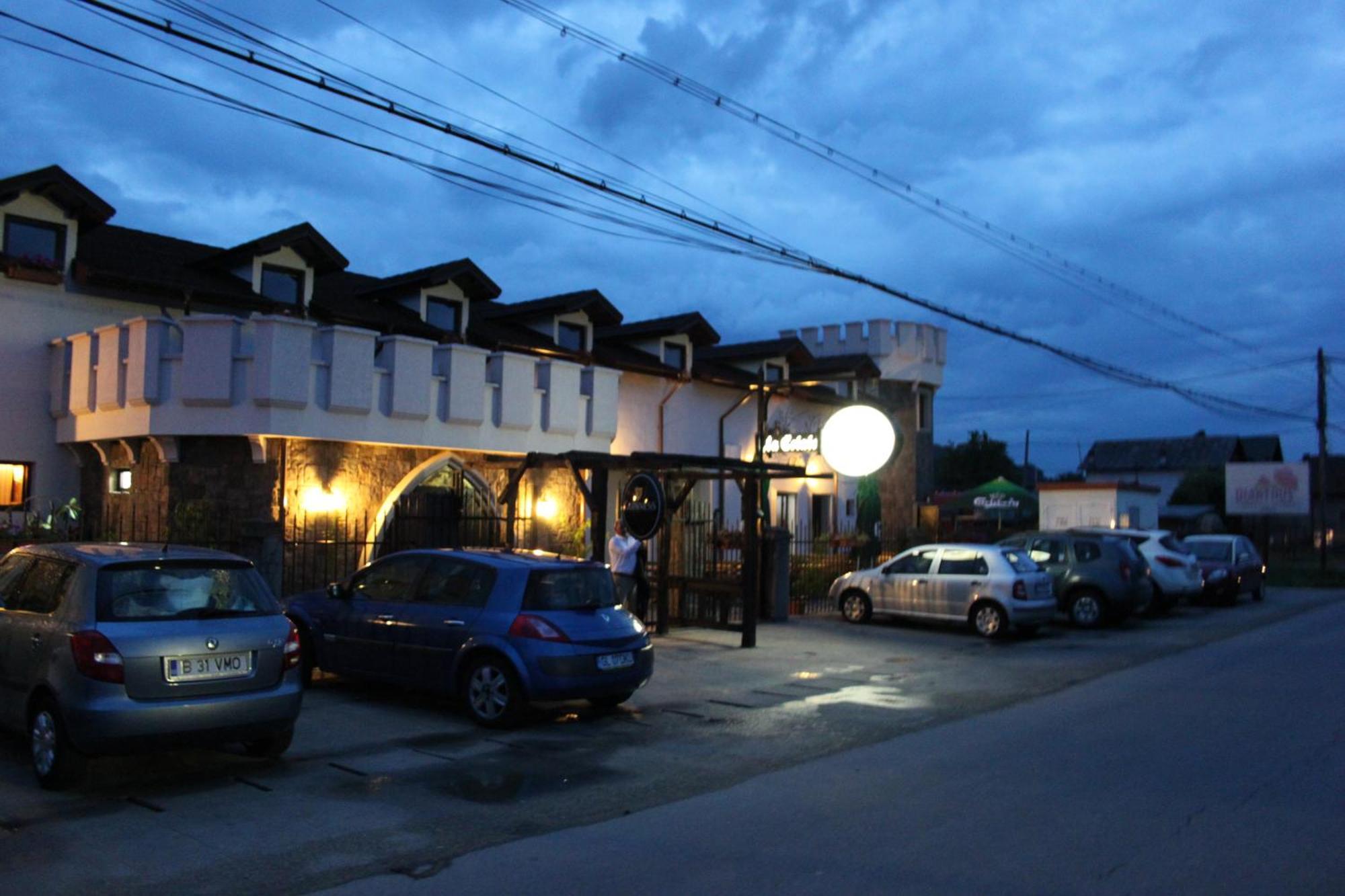 Hotel Lacetate Piteşti Extérieur photo