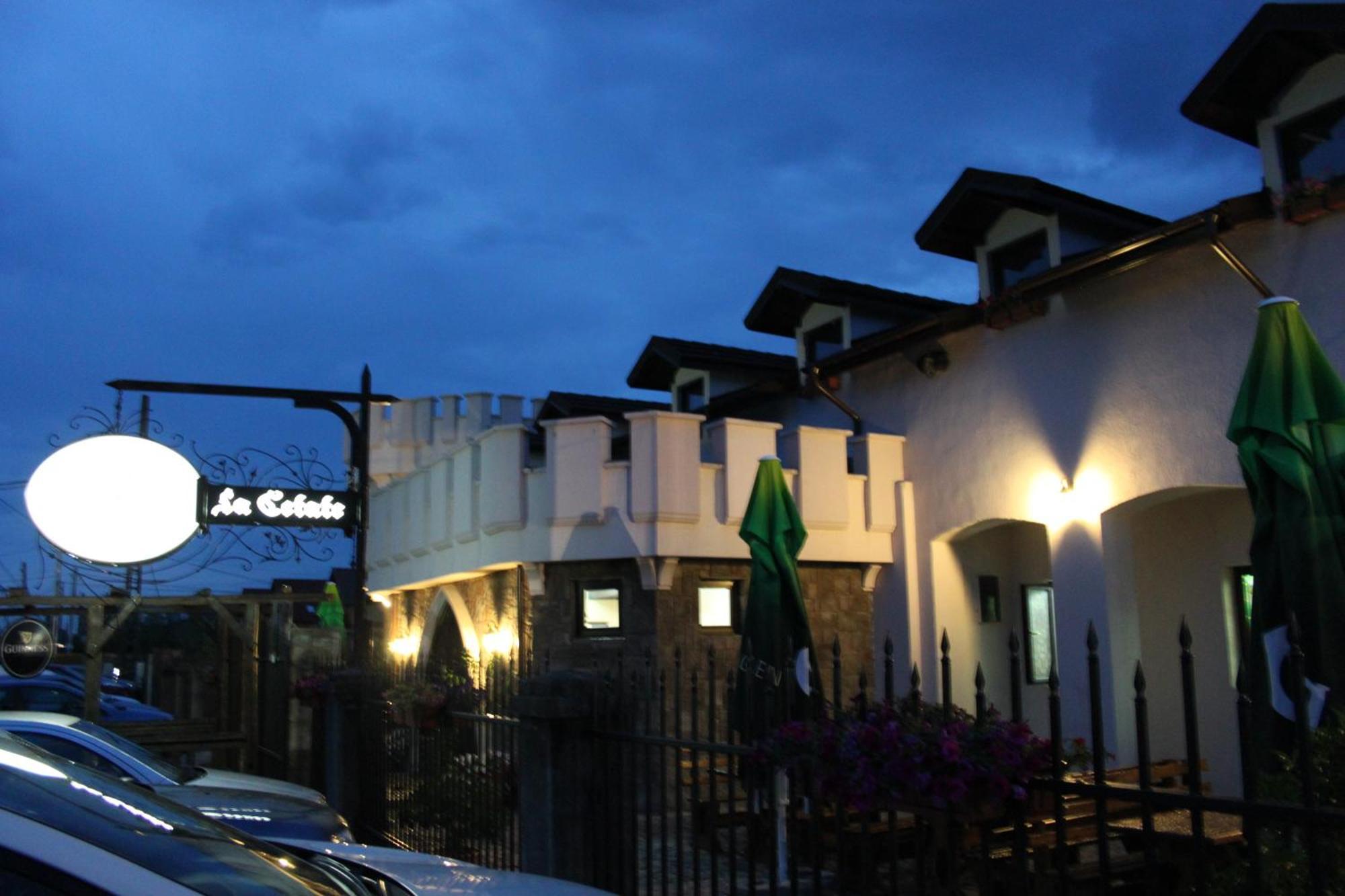 Hotel Lacetate Piteşti Extérieur photo
