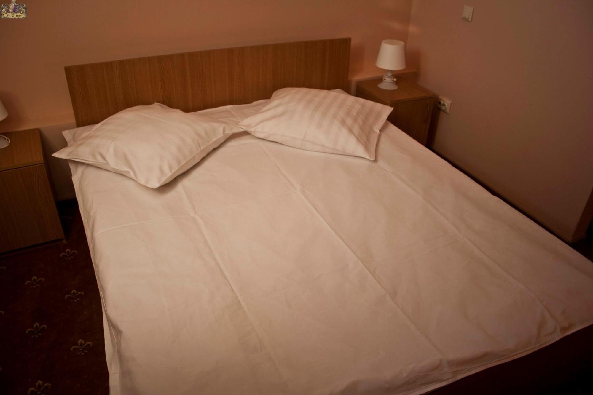 Hotel Lacetate Piteşti Chambre photo