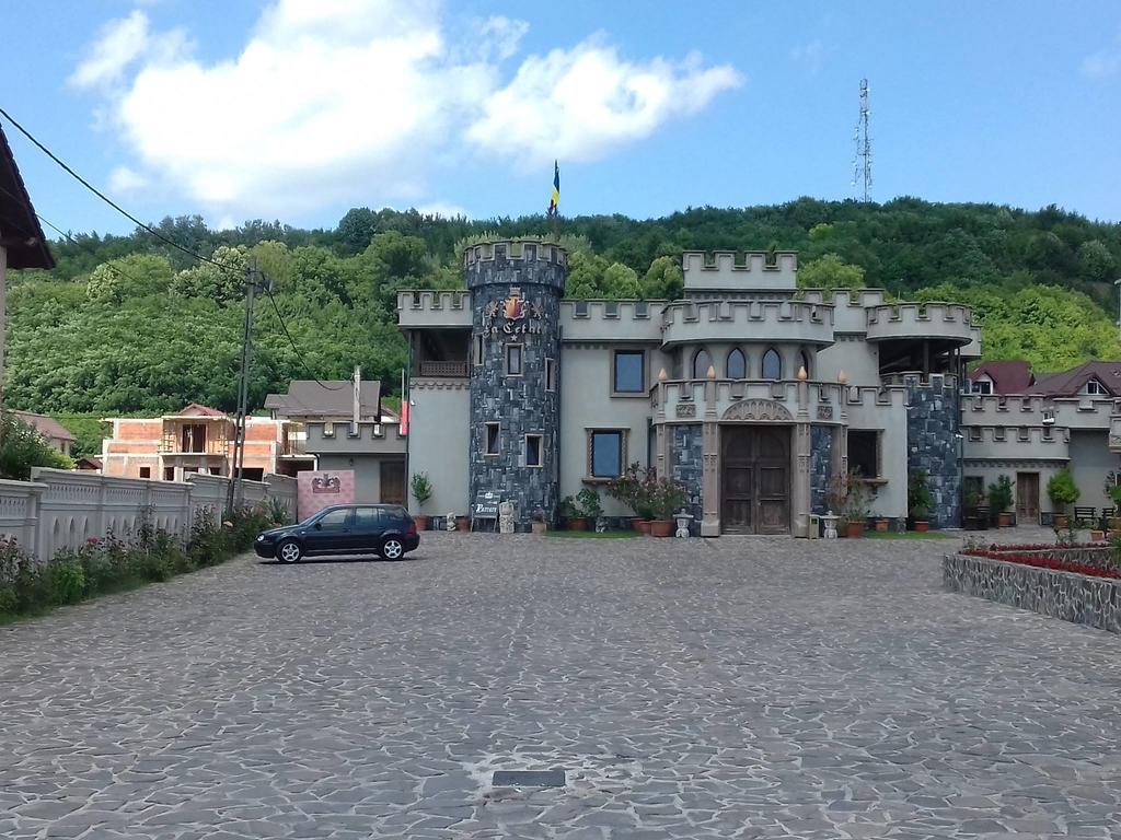 Hotel Lacetate Piteşti Extérieur photo