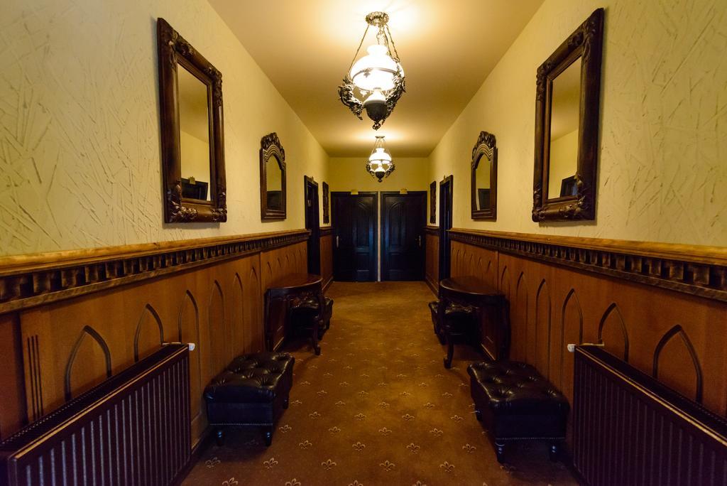 Hotel Lacetate Piteşti Extérieur photo