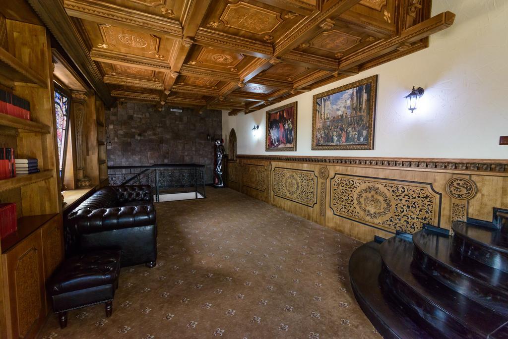 Hotel Lacetate Piteşti Extérieur photo
