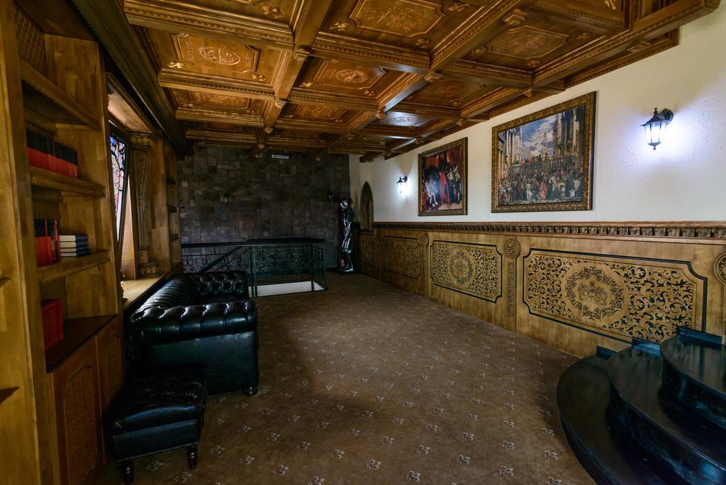 Hotel Lacetate Piteşti Extérieur photo