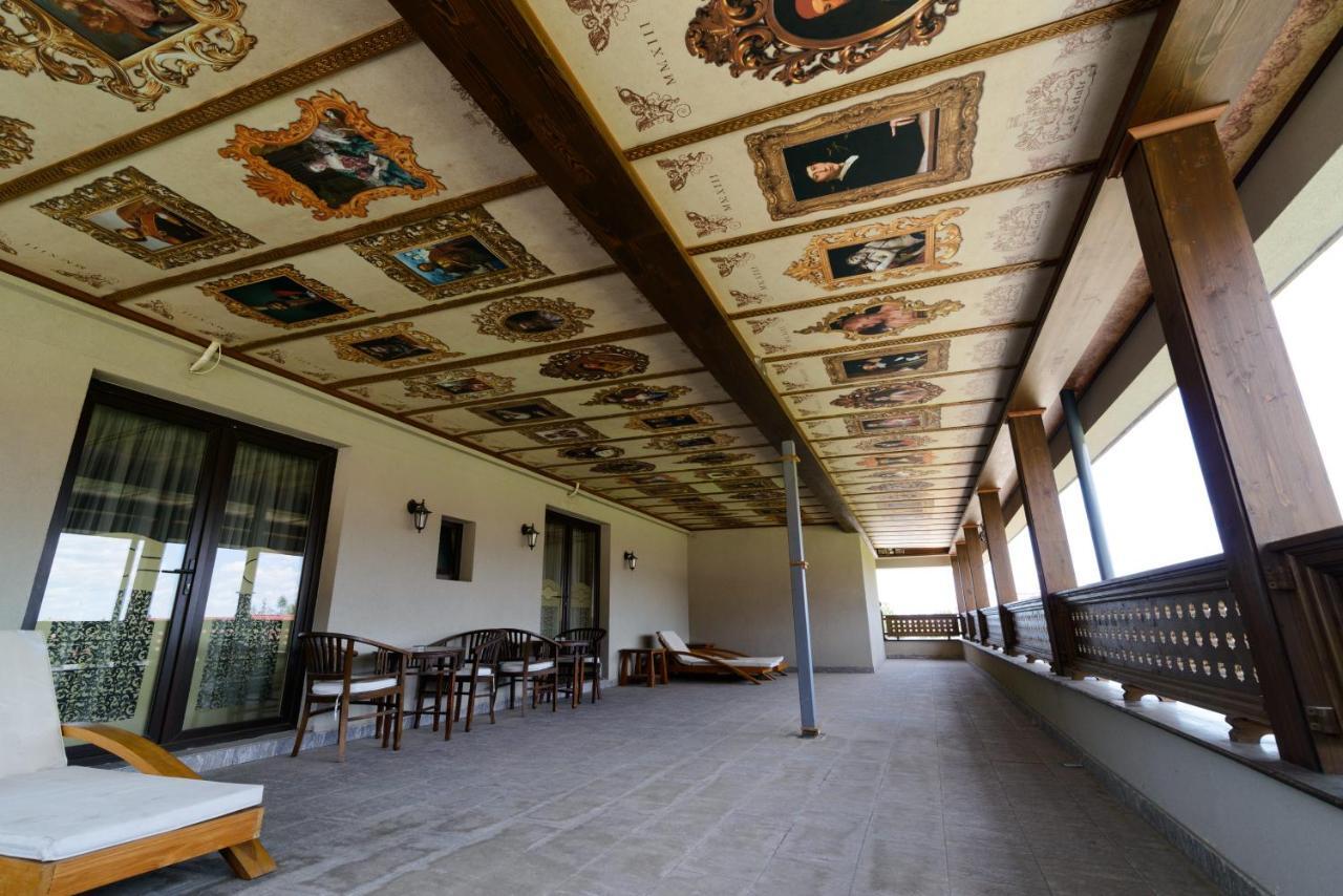 Hotel Lacetate Piteşti Extérieur photo