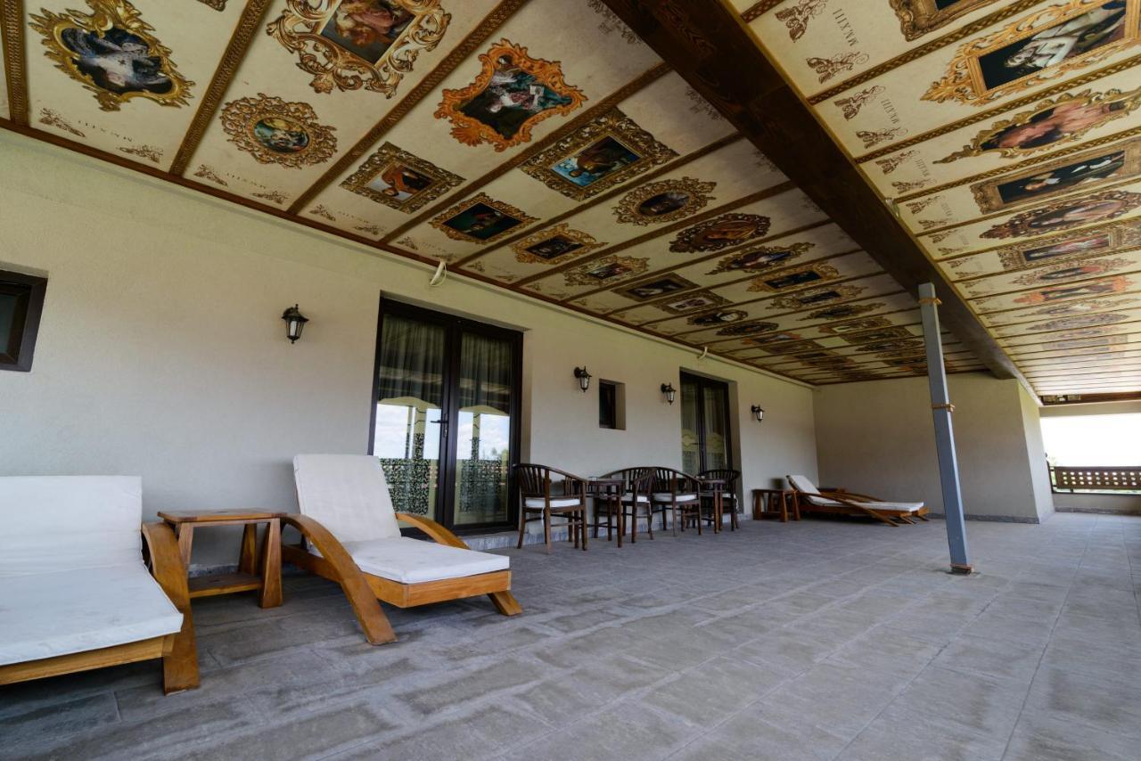 Hotel Lacetate Piteşti Extérieur photo
