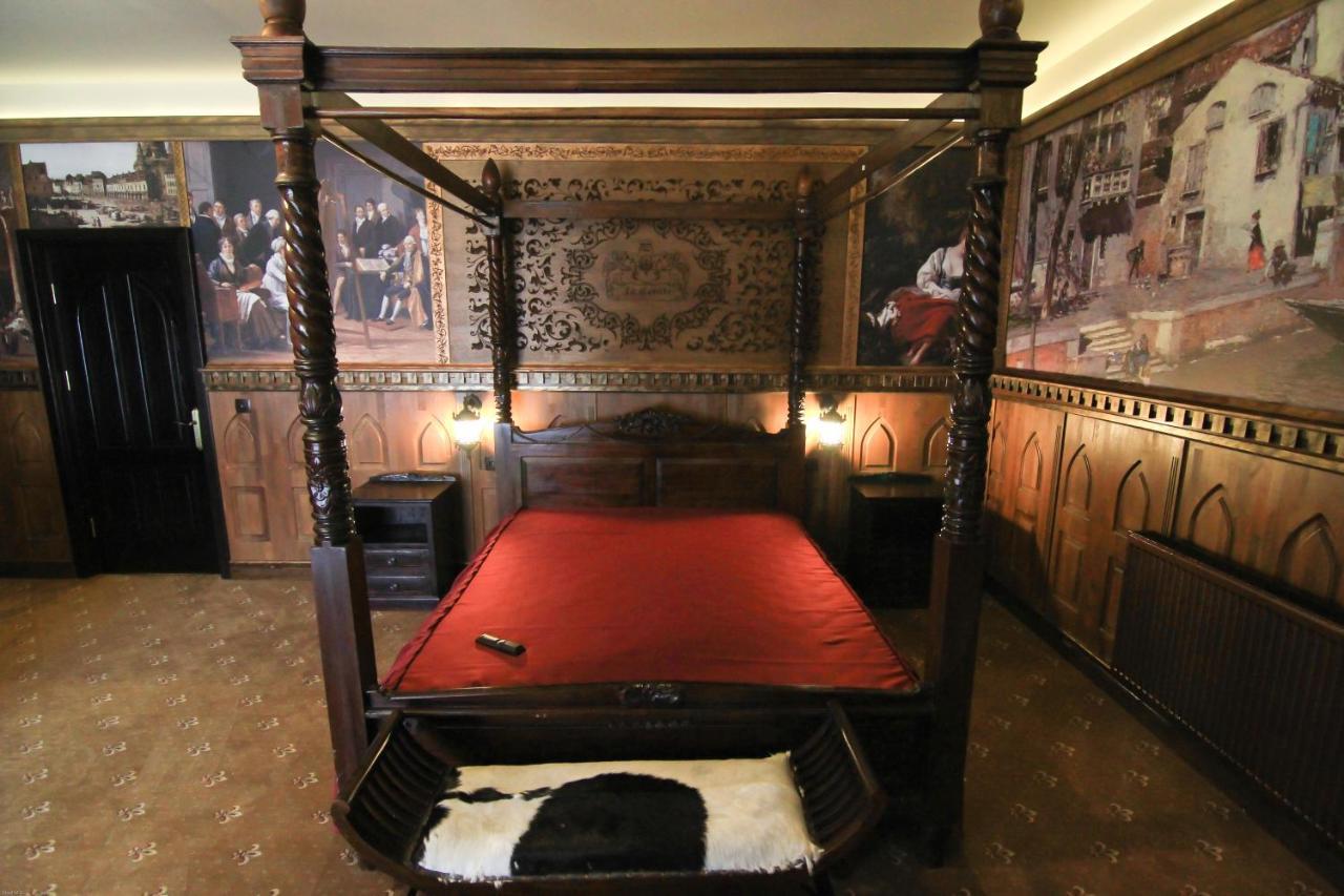 Hotel Lacetate Piteşti Extérieur photo