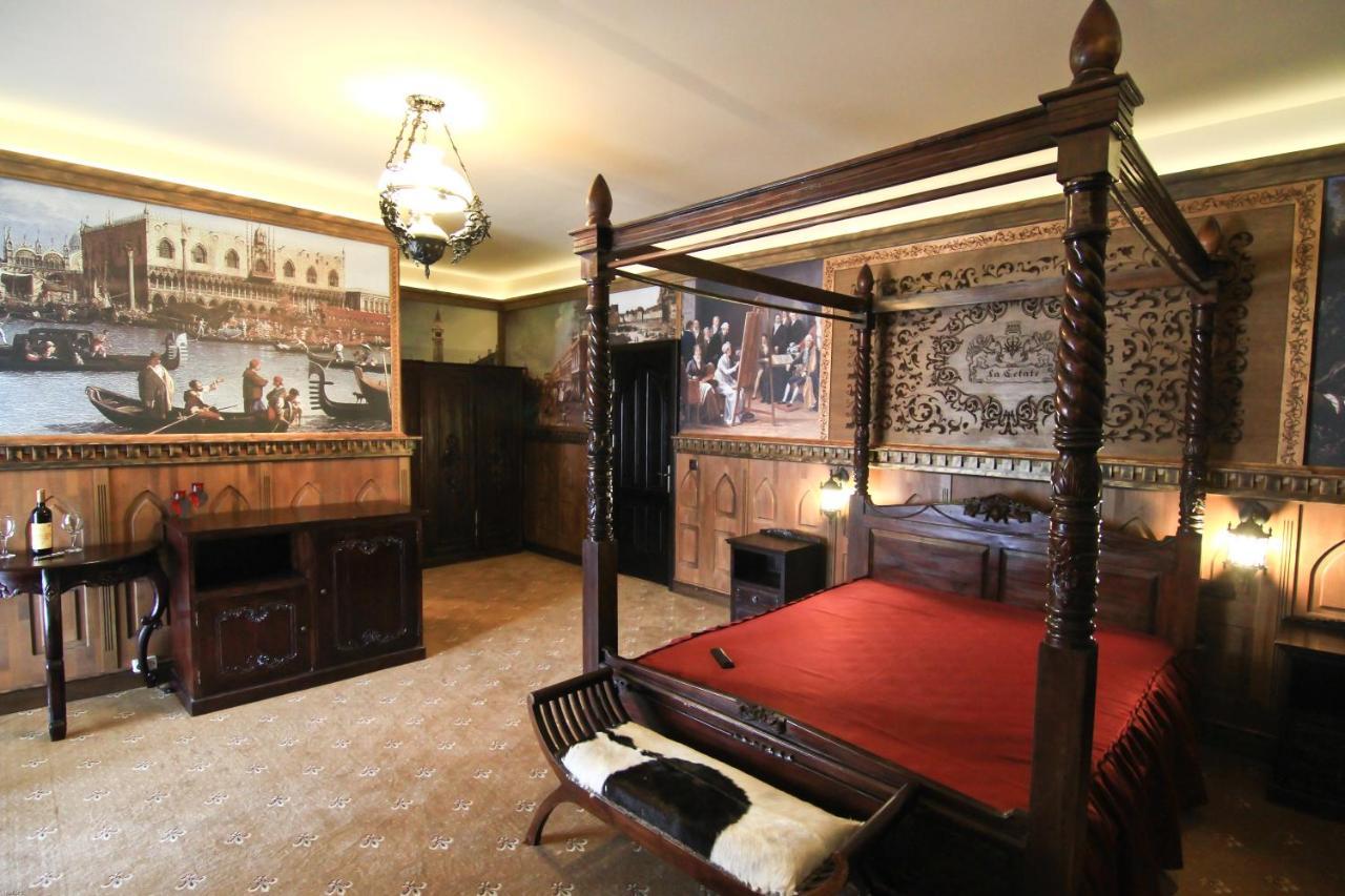 Hotel Lacetate Piteşti Extérieur photo